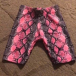 AMAZING pink python capri leggings!